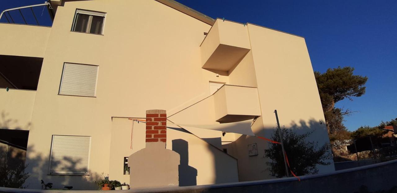 Apartments Mondo Vir Bagian luar foto